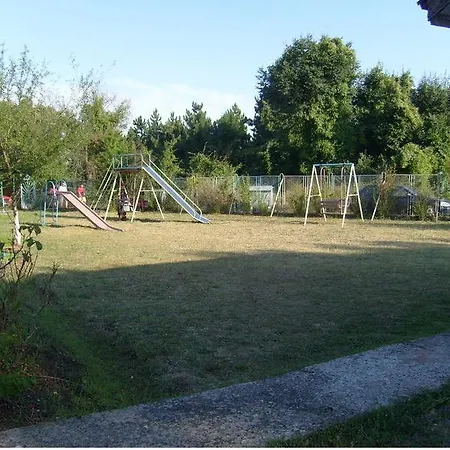 منتزه العطل Vestony Bungalows *